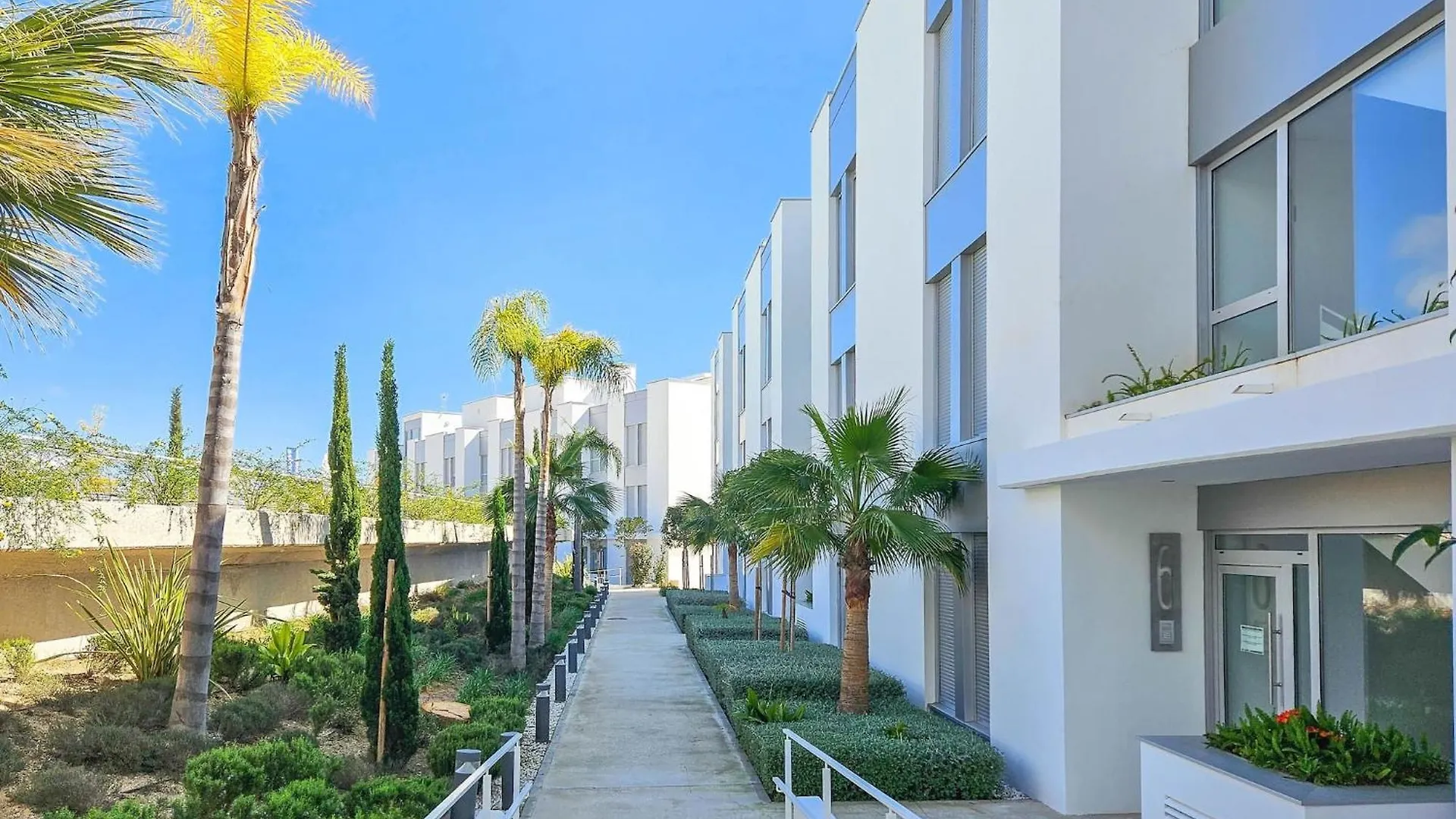 2 Bed Apartment In Le Mirage Iii, Cancelada Estepona Spain
