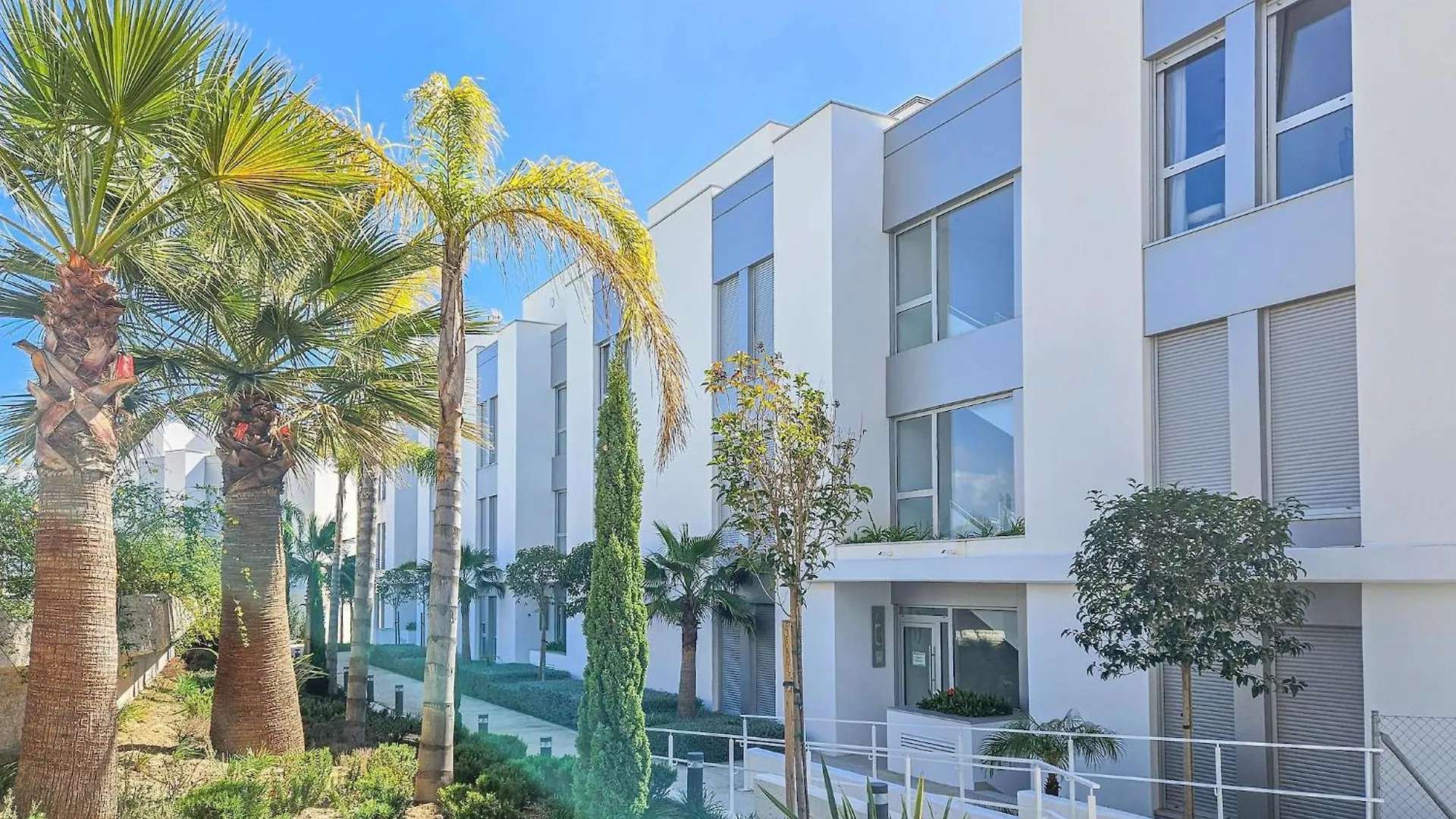 2 Bed Apartment In Le Mirage Iii, Cancelada Estepona
